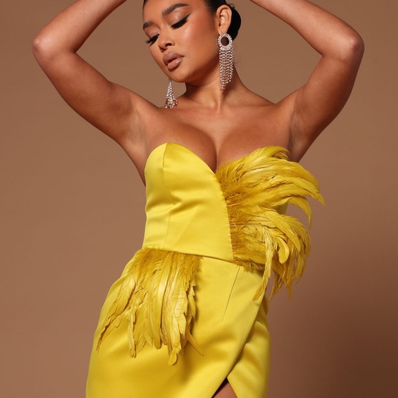 Asymmetrical Maxi Dress feather embellishment sweetheart neckline high split - Picture 4 of 6